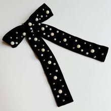 Load image into Gallery viewer, Pearl Throwed Velvet Bow Hair Clip