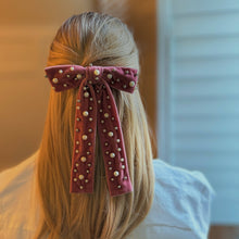 Load image into Gallery viewer, Pearl Throwed Velvet Bow Hair Clip