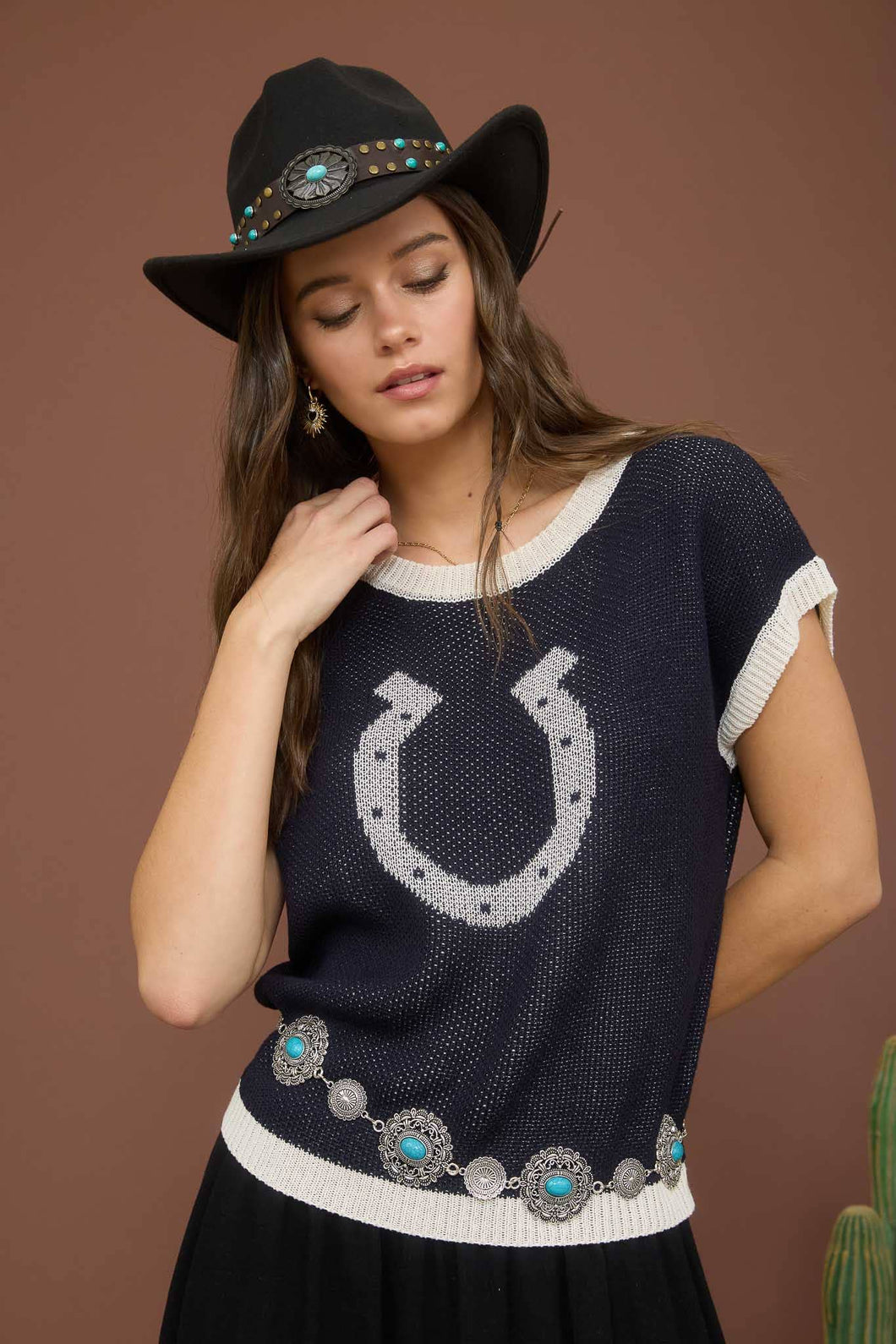 HORSESHOE SHORT SLEEVE KNIT SWEATER